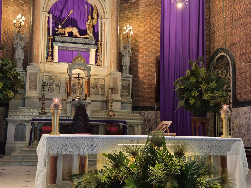 imagen Altar Parroquia Calvario