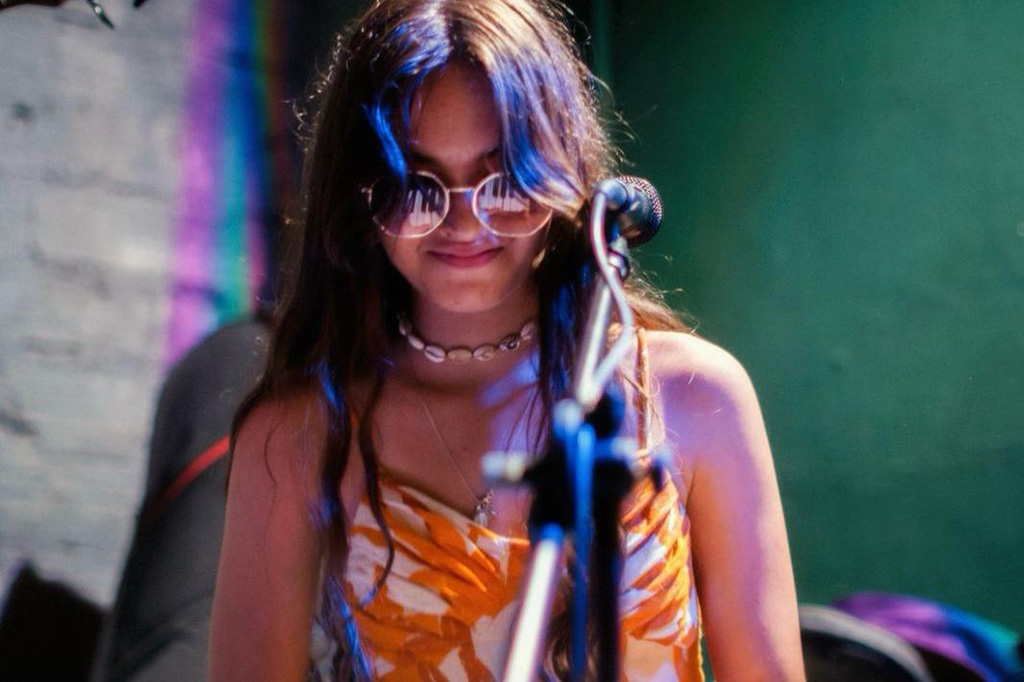 Imagen de Ana en el escenario Medellín