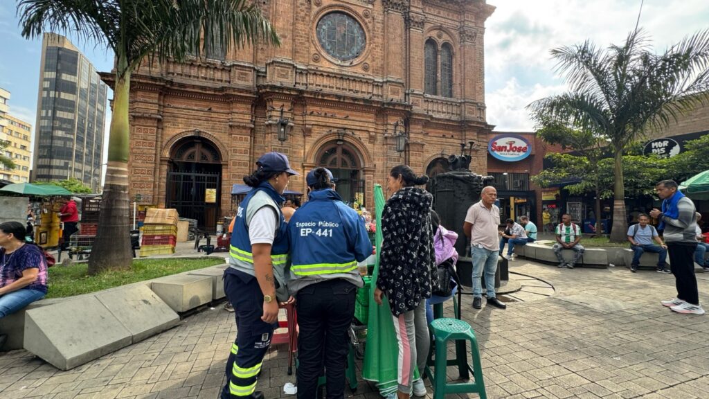 imagen funcionarios seguridad Medellín