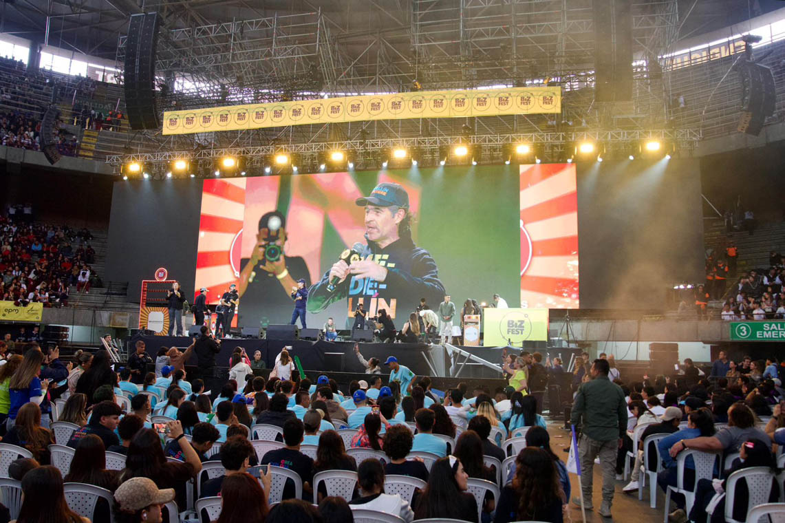 Imagen alcalde Federico Gutiérrez en festival de emprendimiento juvenil
