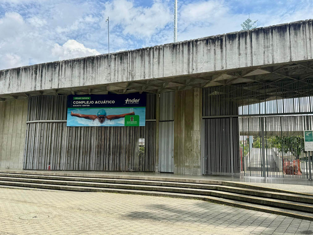 Imagen Ingreso del Complejo Acuático César Zapata