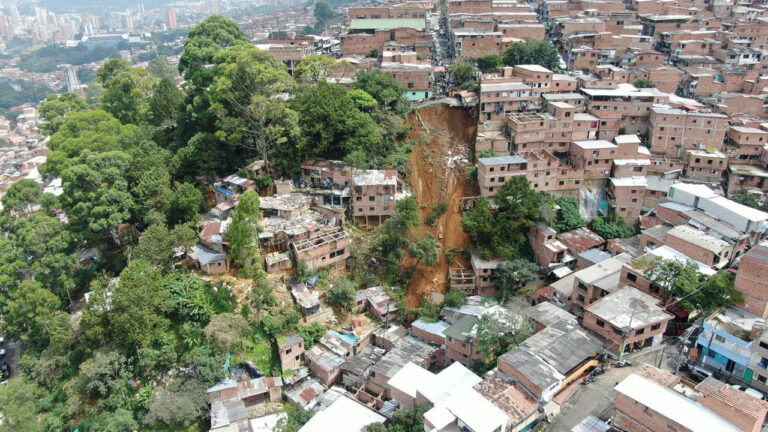 Imagen Panorámica de emergencia en Villatina por lluvias