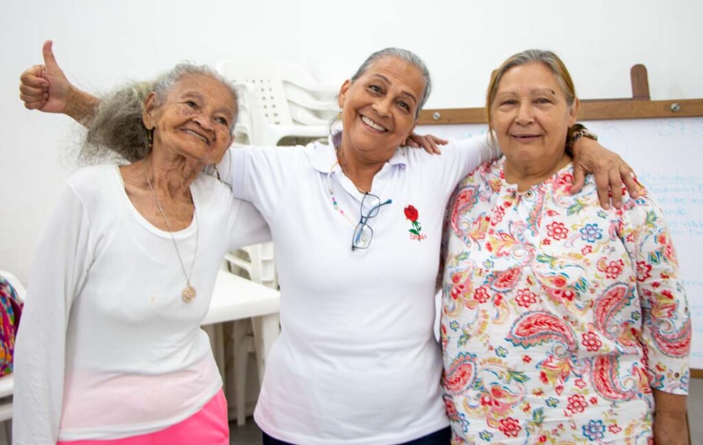 Imagen adultas mayores felices