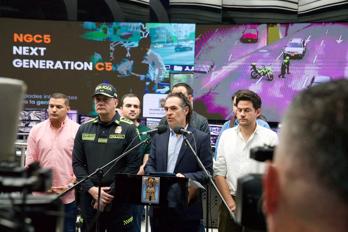 Imagen alcalde presenta el proyecto del Centro de Control, Cómputo, Comunicación y Contacto para la Ciudadanía C5