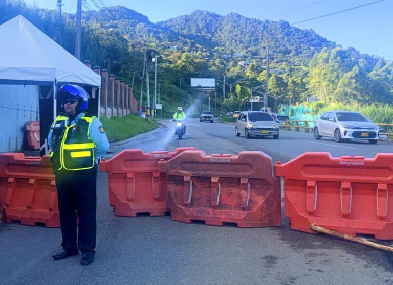 Imagen cierres viales en Loma de Los Balsos por contingencia