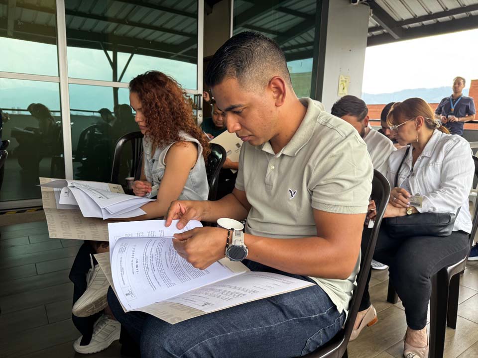 Imagen ciudadanos aplicando al subsidio de vivienda