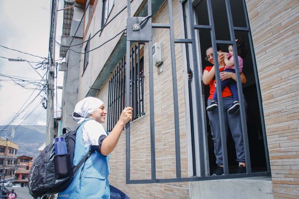 Imagen cocinera en campaña de nutrición Buen Comienzo