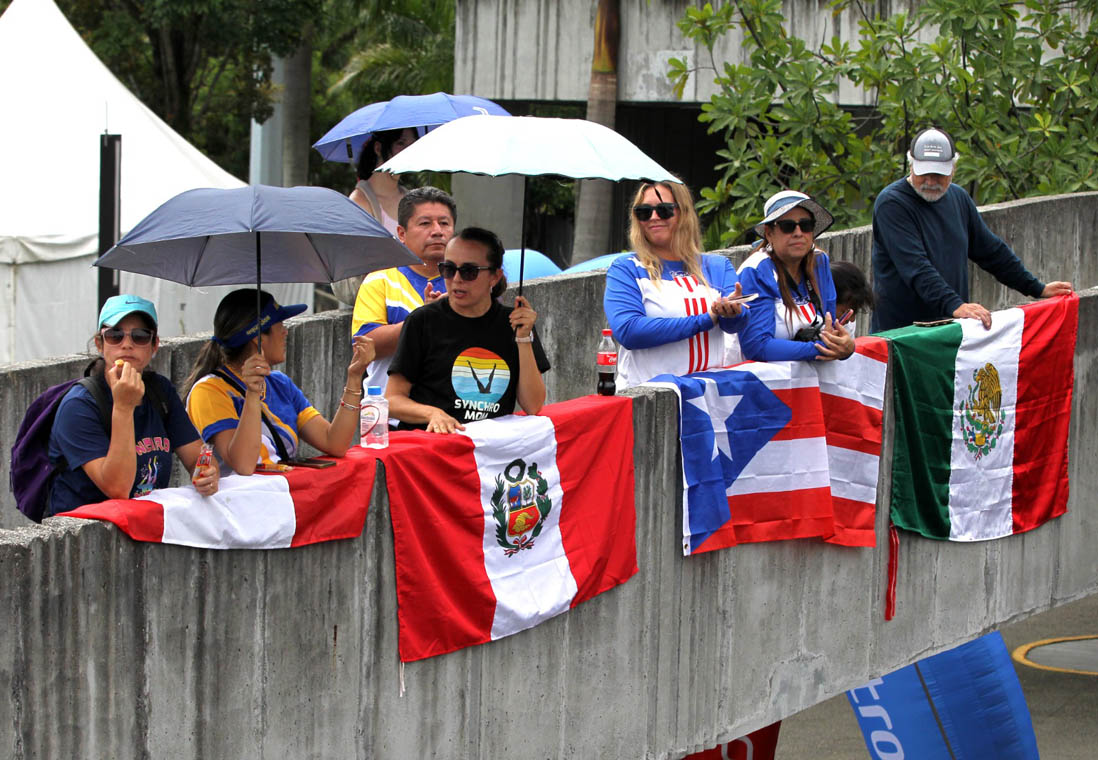 Imagen de acompañantes de delegaciones en Panamericanos Junior de Natación