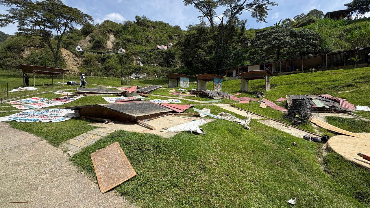 Imagen de demolición de ecoparque ilegal