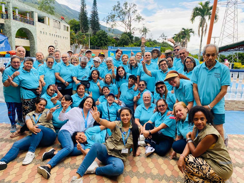 Imagen de equipo de formación vestidos de azul