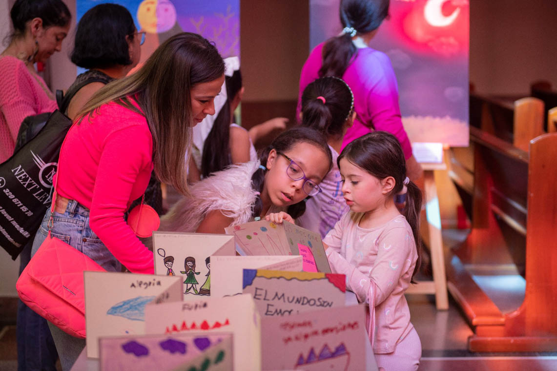 Imagen de formación en artes plásticas y audiovisuales población infantil