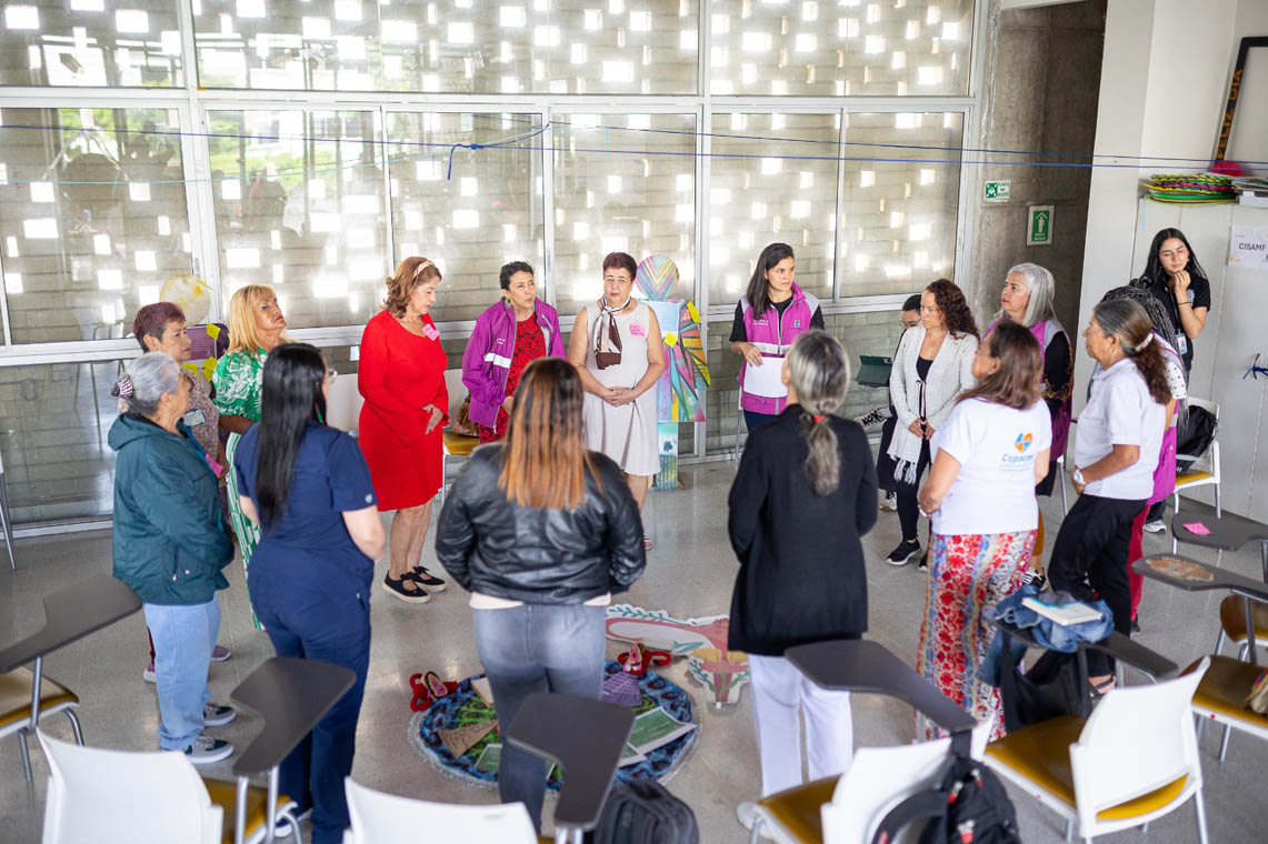 Imagen de grupo de mujeres que pertenecen al programa de salud integral ’Decididas’