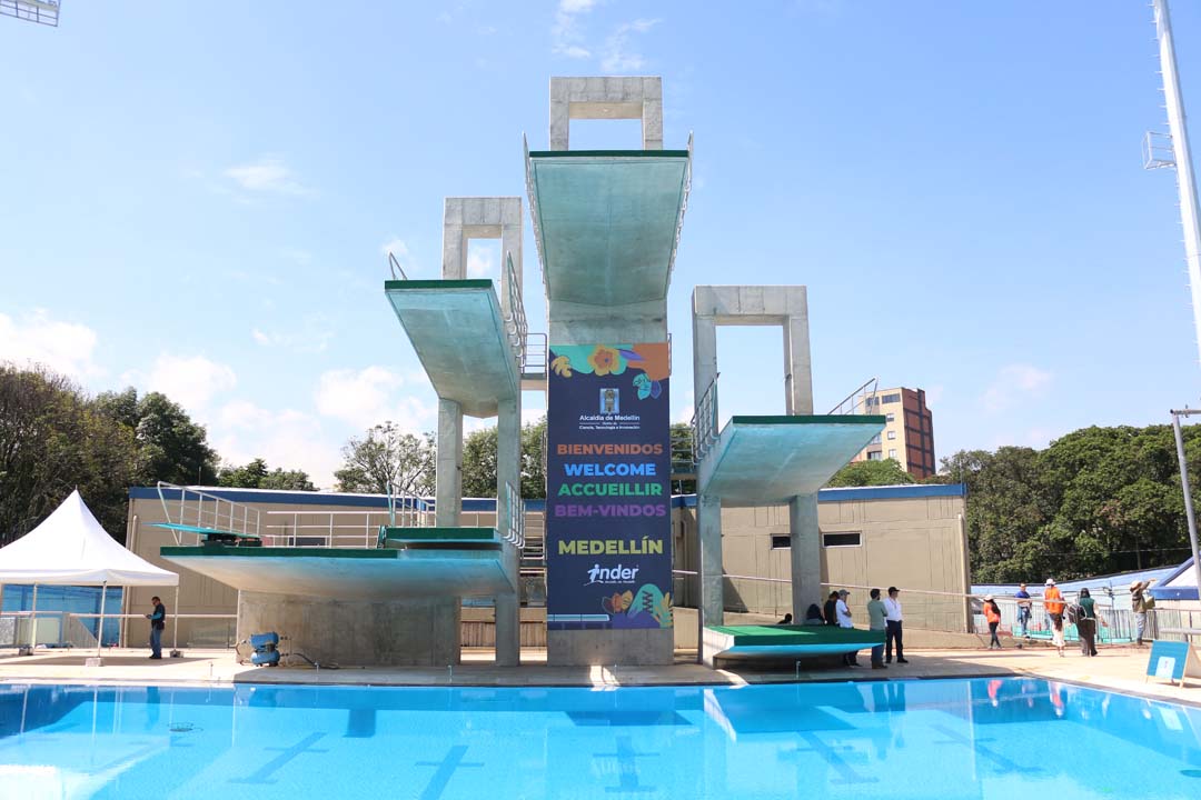 Imagen del frente de las plataformas de clavados