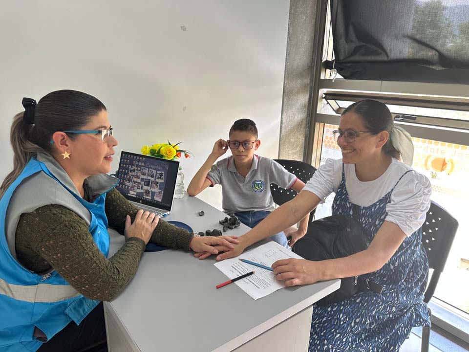 Imagen madre y su hijo en Integrales para la Familia