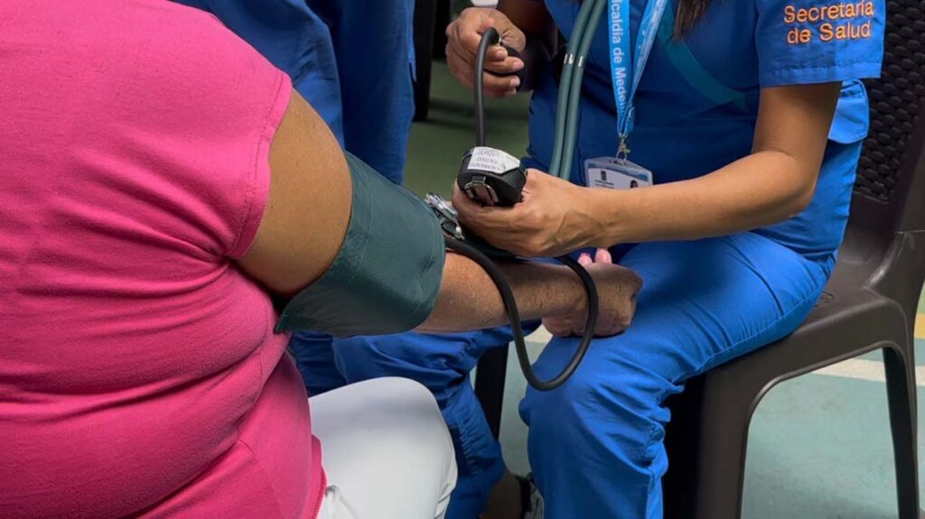 Imagen paciente siendo atendido salid