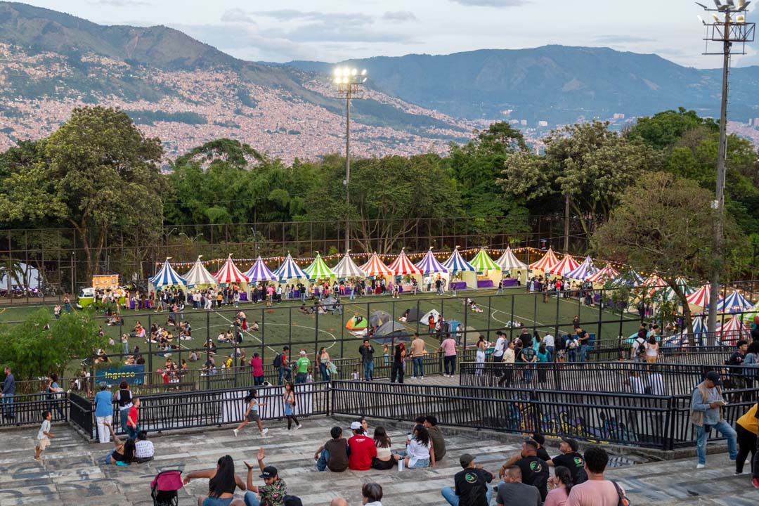 Imagen parada juvenil de lectura