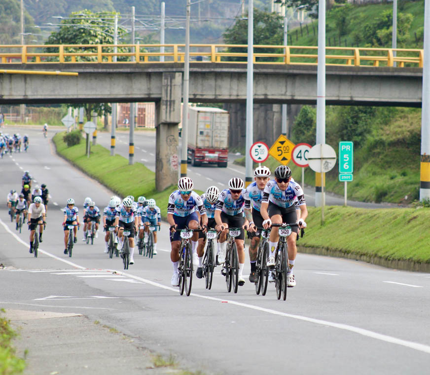 Imagen participantes del evento deportivo Ruta Medellín 2025