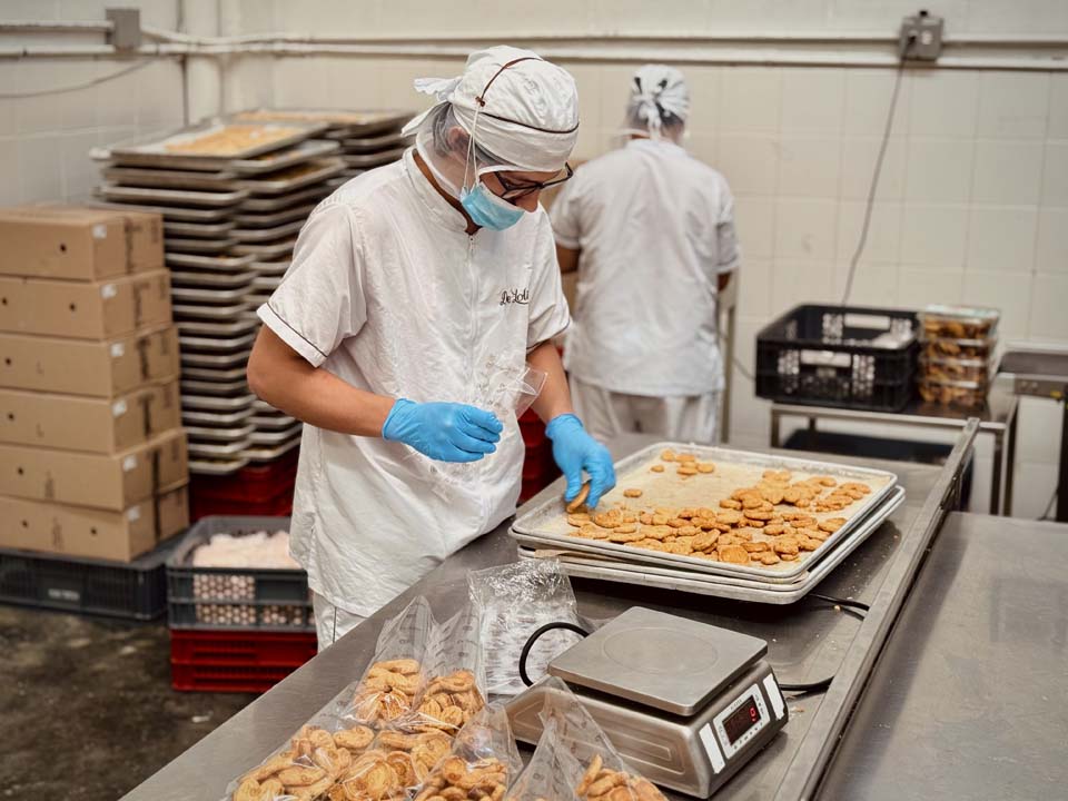 Imagen personas en fábrica 2