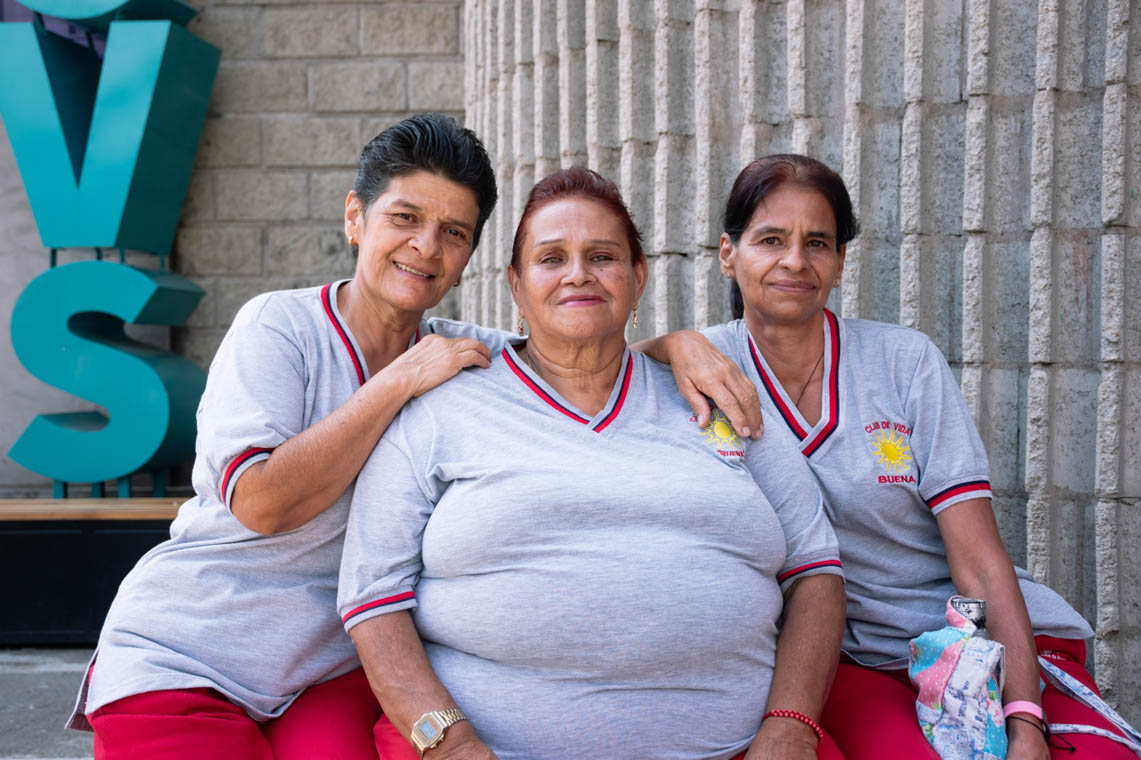 Imagen tres mujeres adultas mayores