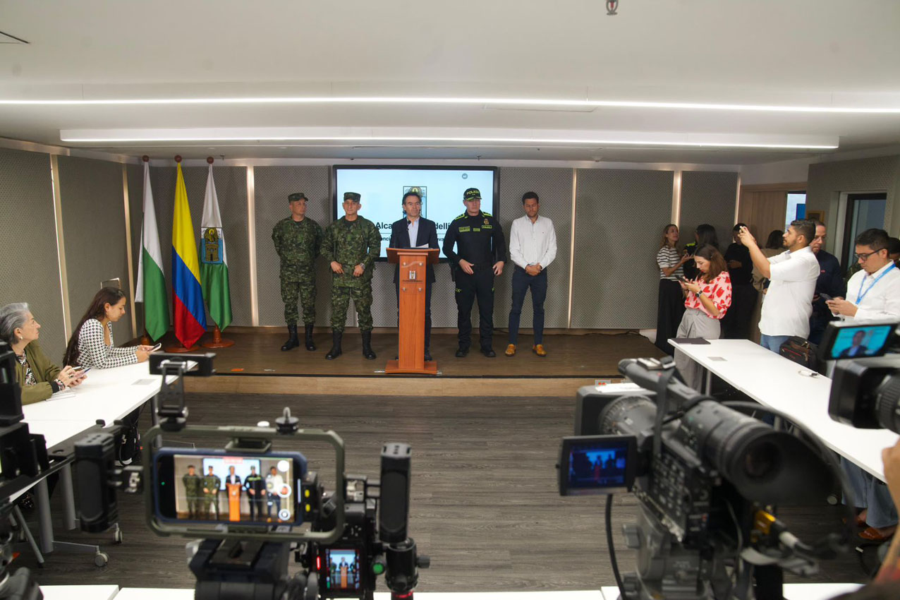 Imagen Federico Gutiérrez dando declaraciones 3