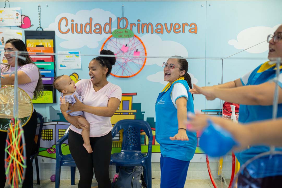 Imagen Mujeres en circulo de cuidado