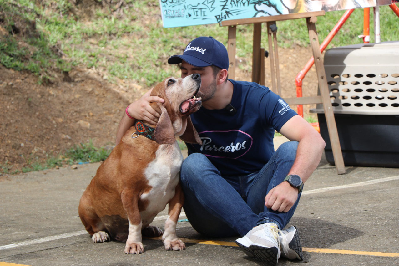 Imagen adolescentes graduados con Parceros y Salvavidas (1)