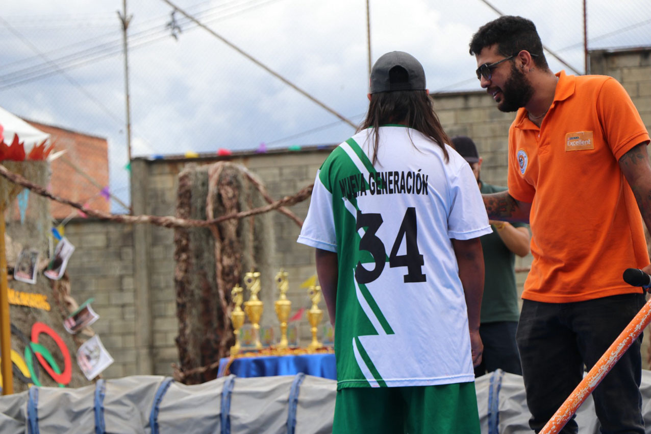 Imagen adolescentes graduados con Parceros y Salvavidas (5)