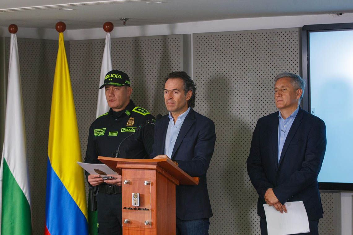 Imagen alcalde Federico Gutiérrez en rueda de prensa sobre explotación sexual de menores