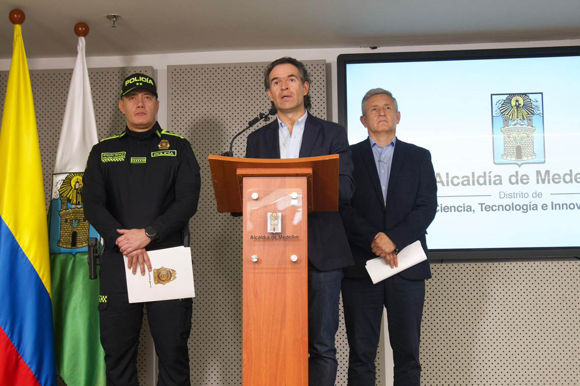 Imagen alcalde Federico Gutiérrez en rueda de prensa sobre explotación sexual de menores