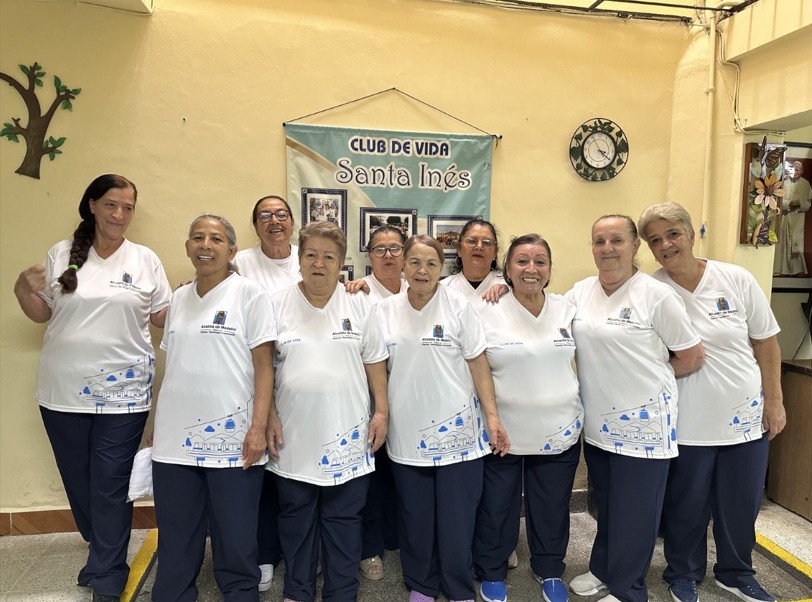 Imagen club de vida 3ra edad nuevos uniformes