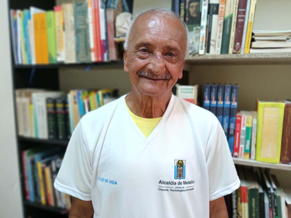 Imagen de Raul en primer plano adultos mayores