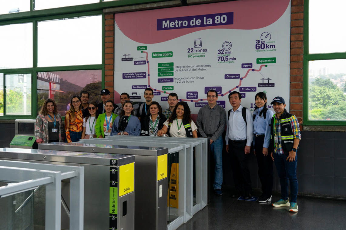 Imagen de facilitadores de proyecto de cooperación técnica con Japón en el Metro