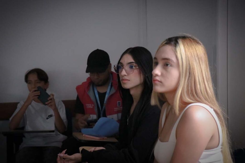 Imagen de jóvenes en Casa Parceros