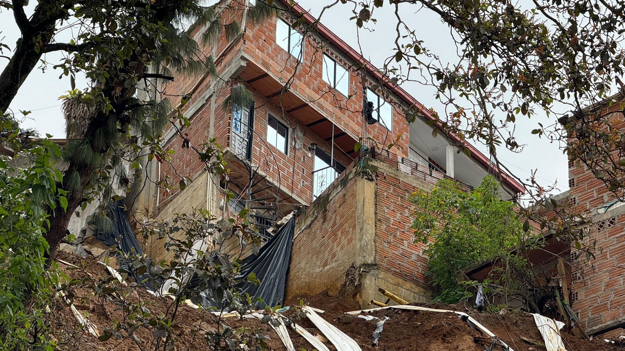 Imagen deslizamiento en Villatina (2)