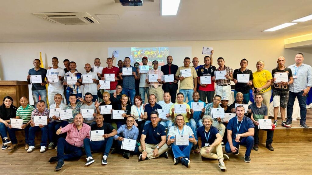 Imagen ex habitantes de calle ahora pintores