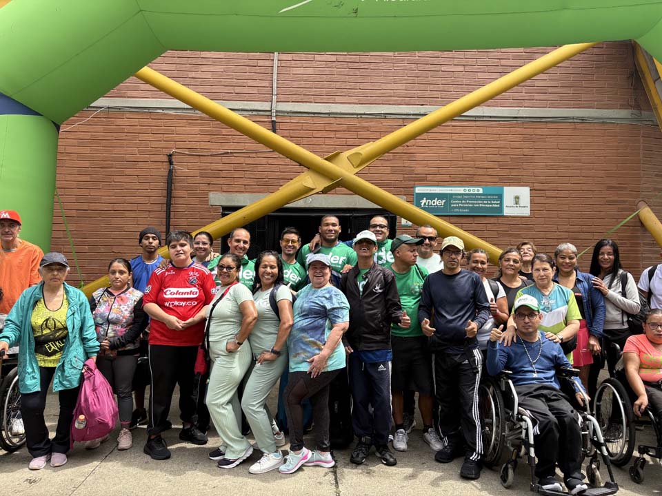 Imagen grupo de formadores y Robinson foto 3