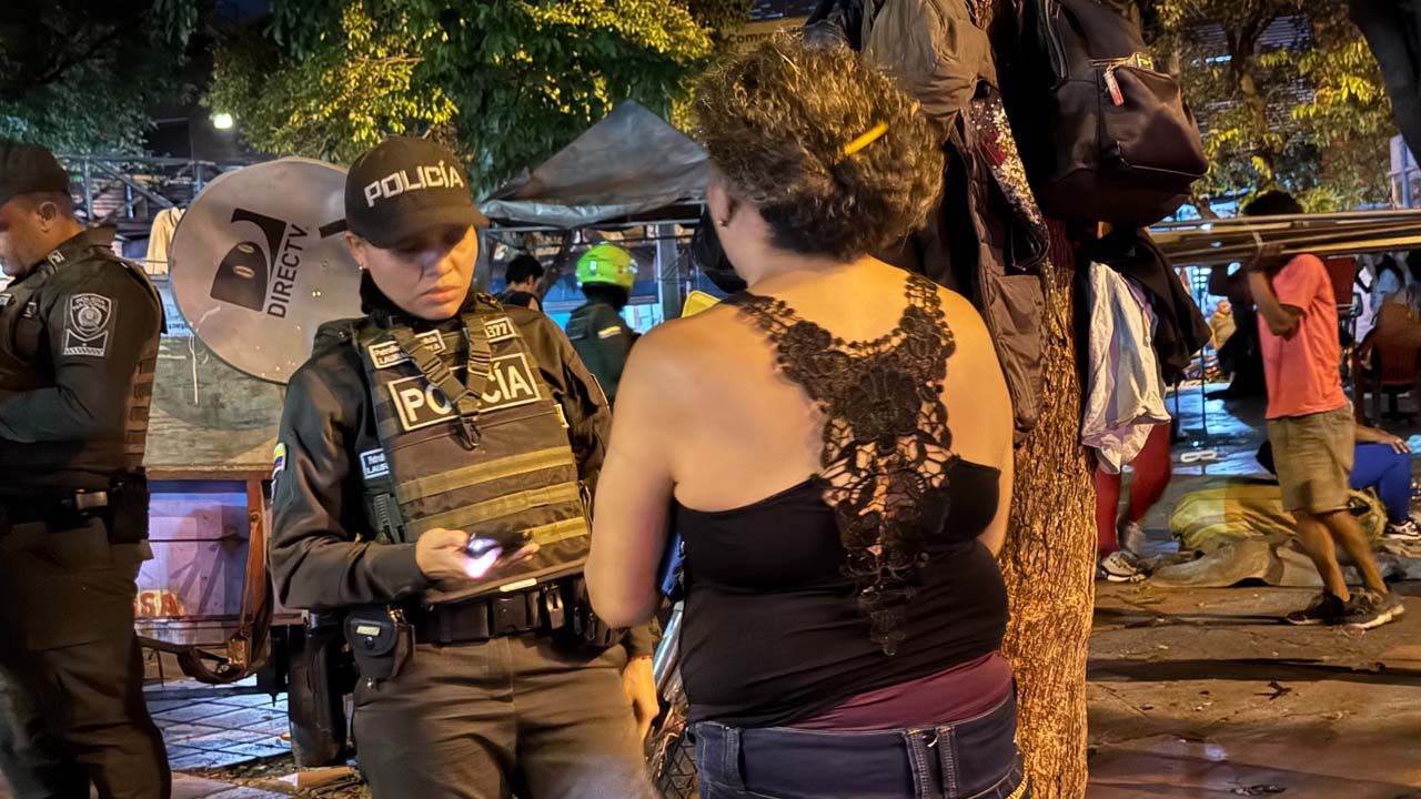 Imagen inspección de Policía a ciudadanos