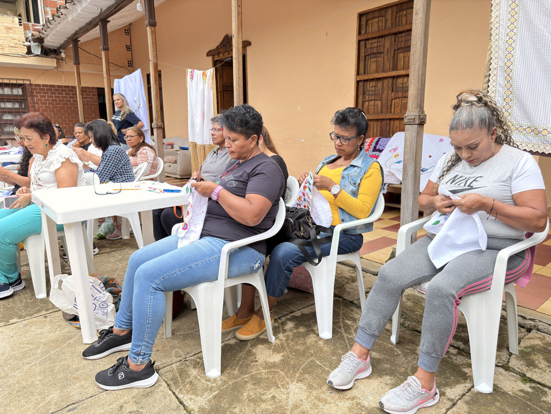 Imagen mujeres tejedoras San Cristobal