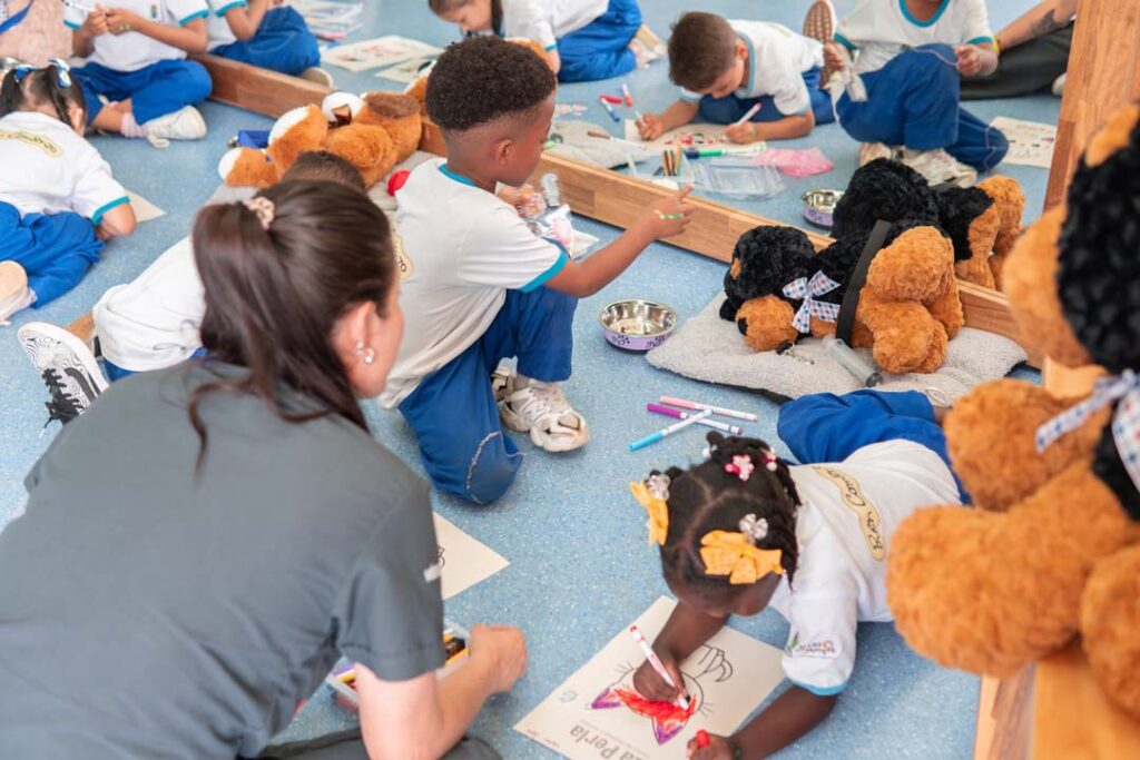 Imagen niños jugando foto 3-min Medellín