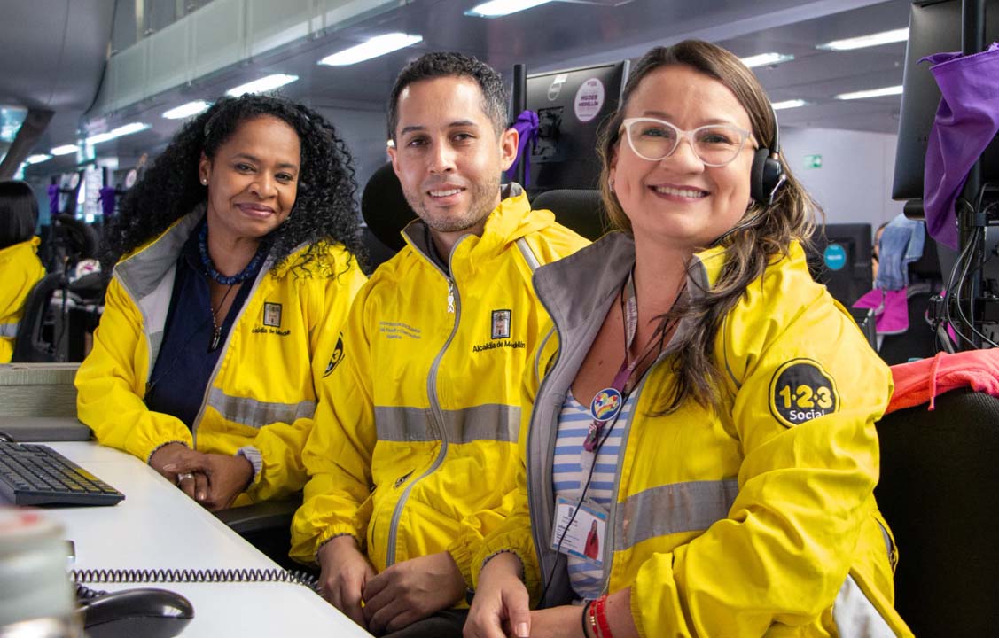 Imagen personas de línea de atención LGBTIQ+