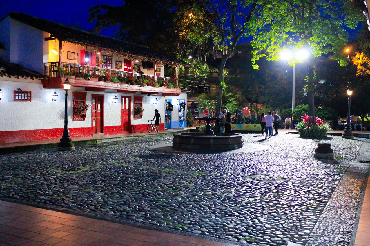 Imagen pueblito paisa nocturno 5