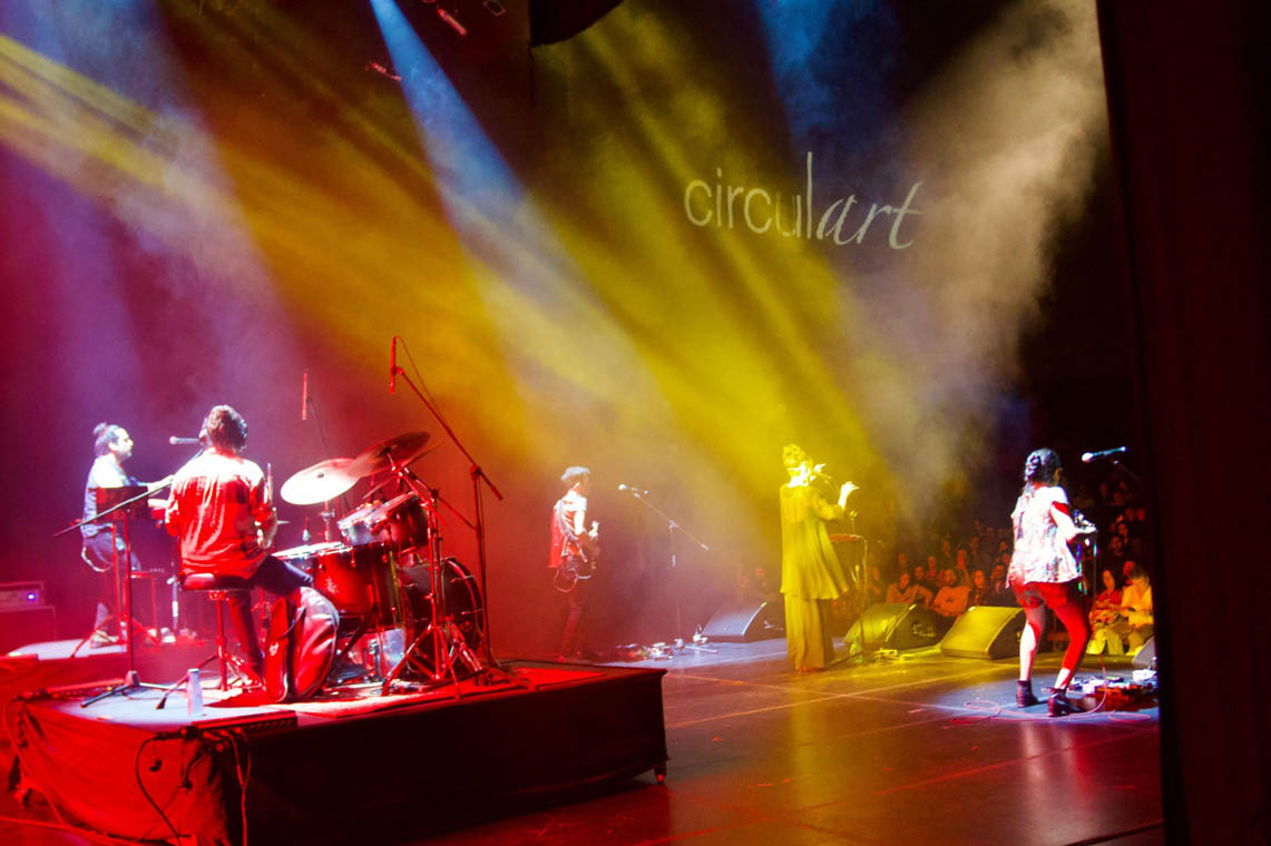 Imagen tarima de evento Circulart