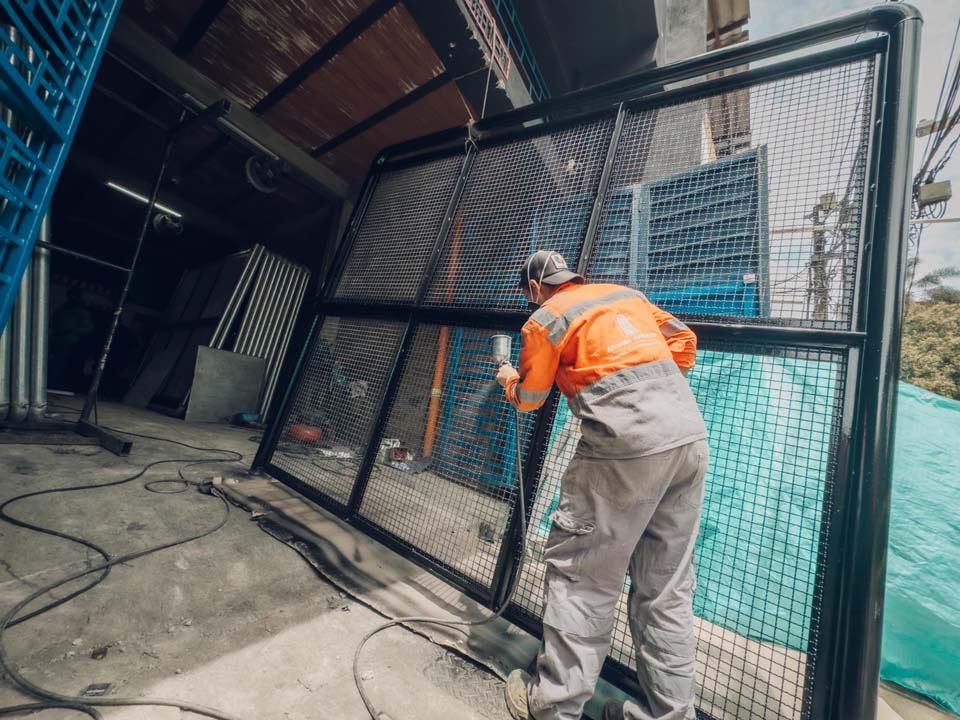 Imagen trabajador con malla