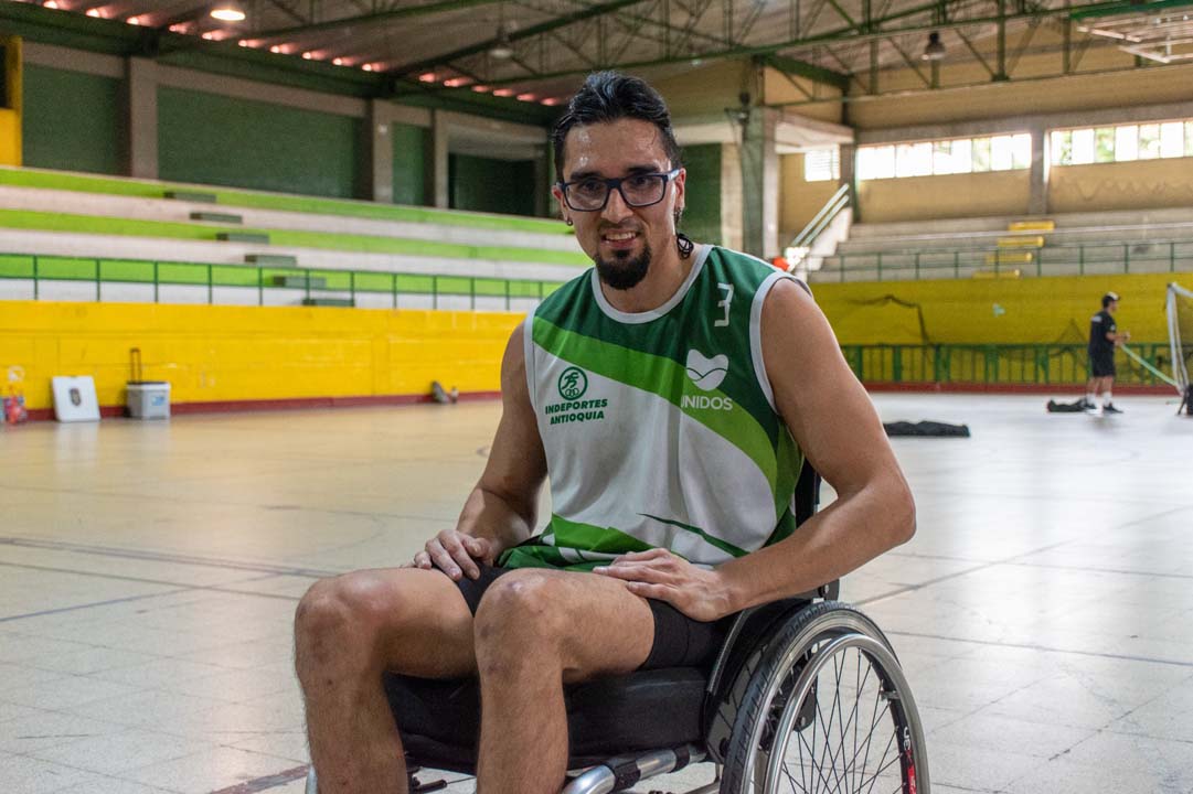 Imagen Jaime Garzón con su silla nueva