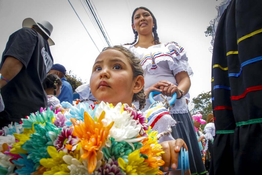 Imagen Johana Zapata y Maria Paz silleteritas Santa Elena