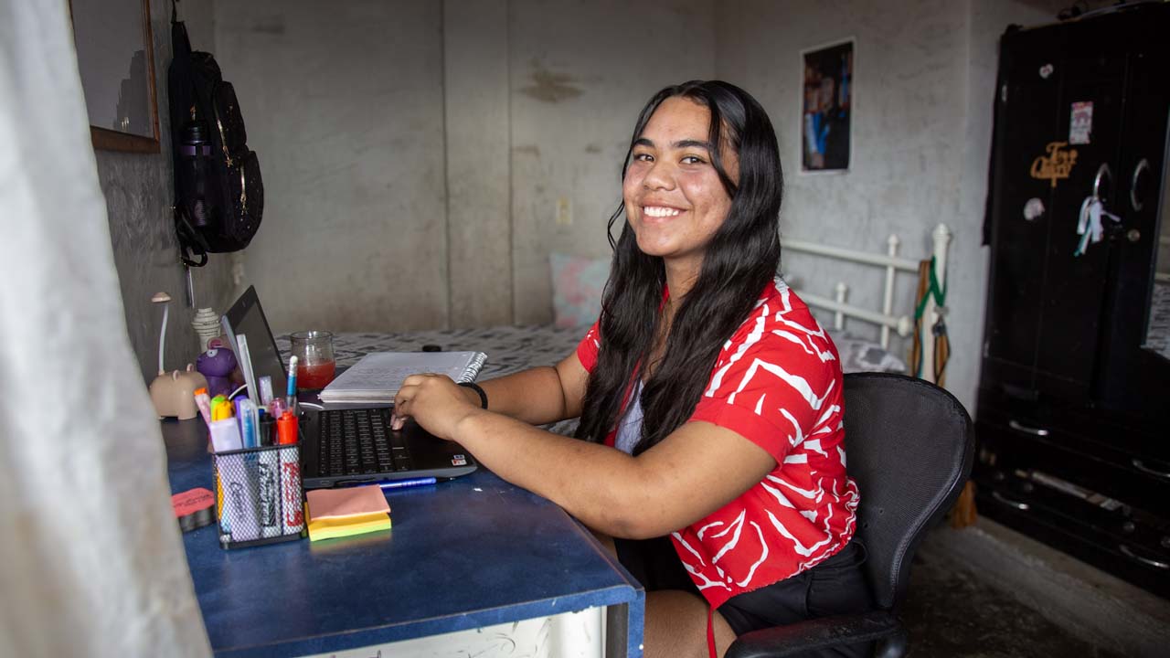 Imagen Maribel Arango estudiando inglés foto ppal 2