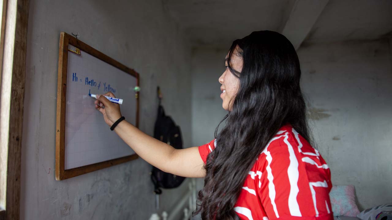 Imagen Maribel Arango estudiando inglés foto ppal 3