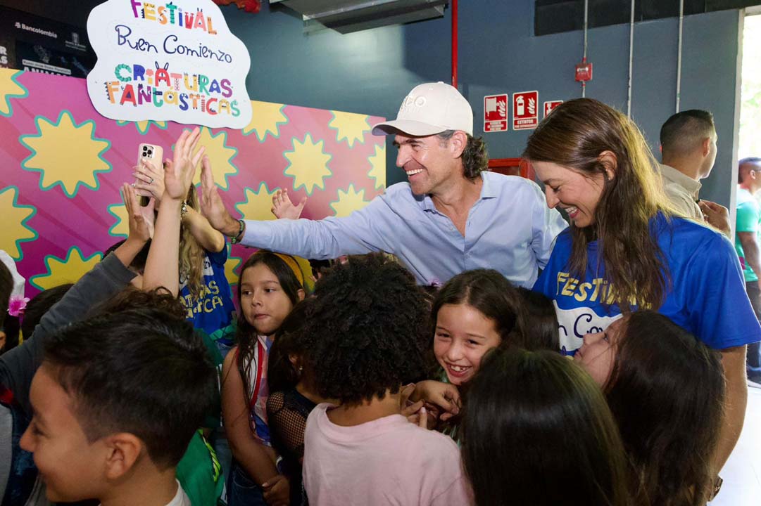 Imagen Primera Dama y Alcalde con niños Buen Comienzo