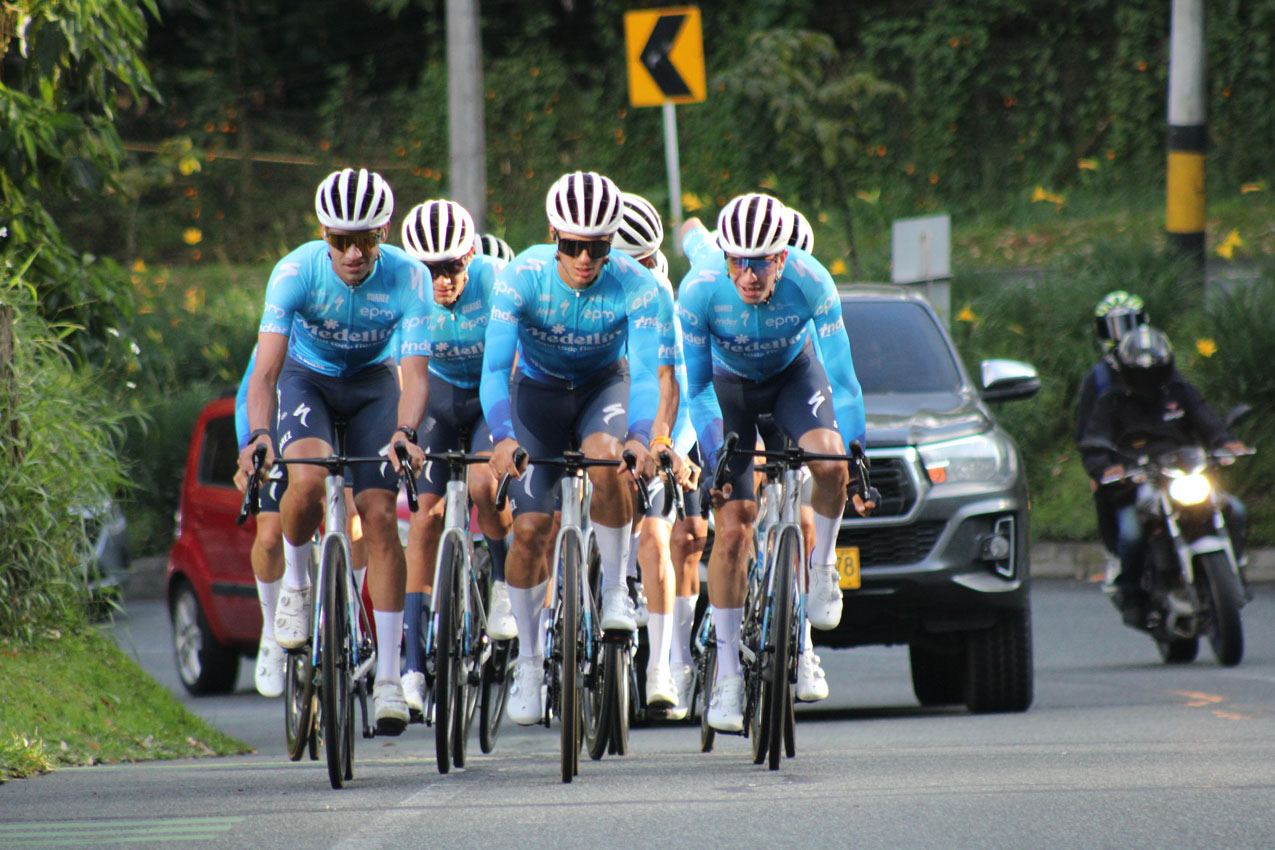Imagen Team Medellín ciclismo (3)