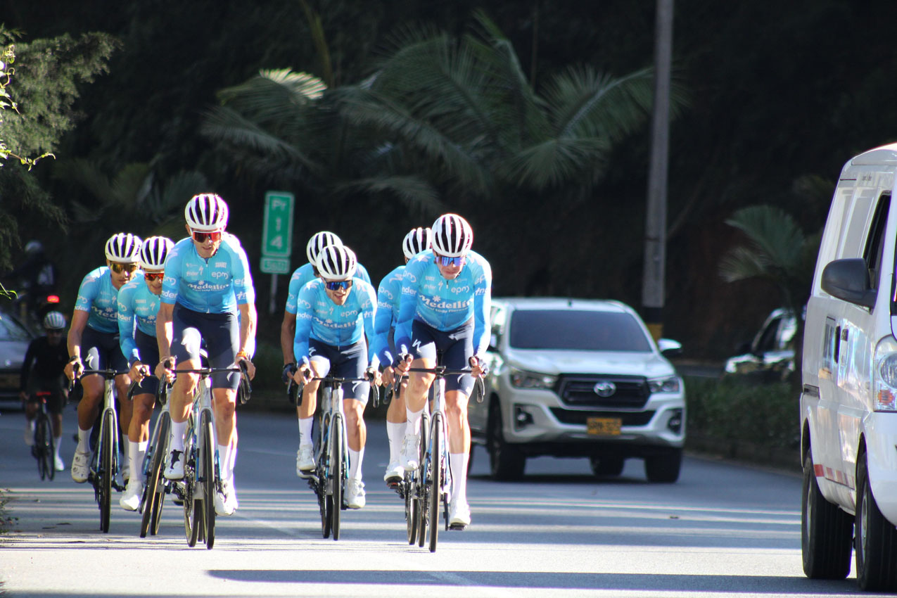 Imagen Team Medellín ciclismo (4)
